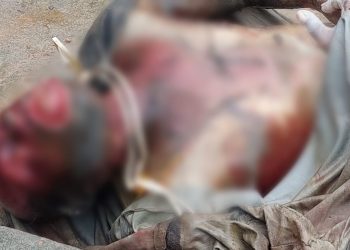 Um cadáver foi encontrado em estado de decomposição amarrado em um igarapé no bairro Jorge Teixeira, zona leste de Manaus. 