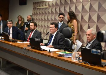 Eduardo Braga assume comando de comissão que vai analisar medida provisória do Minha Casa, Minha Vida