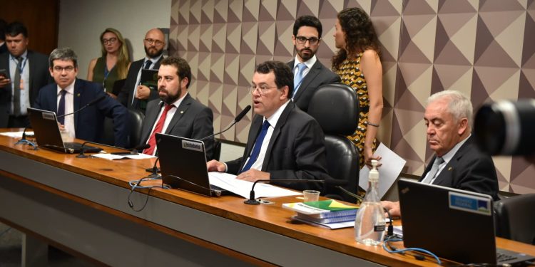 Eduardo Braga assume comando de comissão que vai analisar medida provisória do Minha Casa, Minha Vida