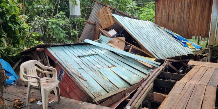 No São Jorge, casa desaba e família fica ferida