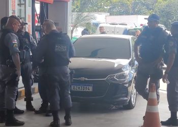 URGENTE: Empresário é executado dentro de carro em posto na frente do Delphina Aziz