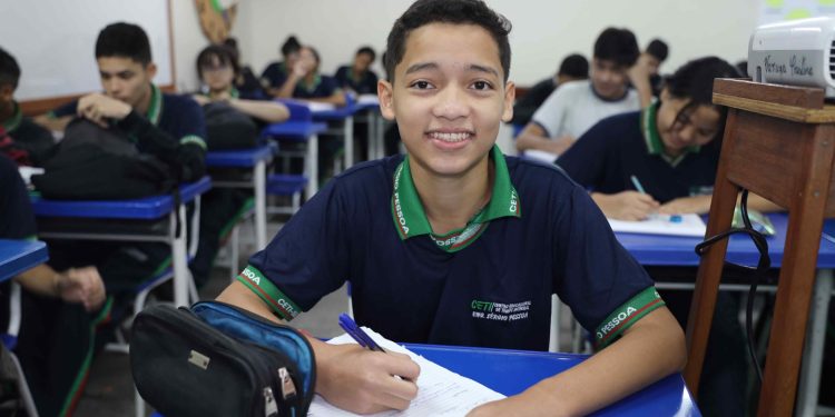Governo do Amazonas destaca iniciativas educacionais que transformam vidas
