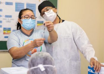 Nove salas de vacina estarão abertas neste sábado (29), no horário das 8h às 12h, para atualizar o cartão vacinal contra. Nove salas