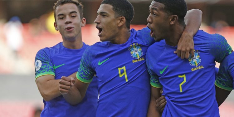 Na penúltima partida pelo Sul-Americano Sub-17, o Brasil venceu com tranquilidade o Chile por 3 a 0, nesta quinta-feira (20).
