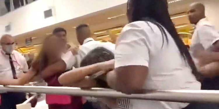 VÍDEO: Tentativa de furto de ovos de páscoa entre mulheres acaba em briga