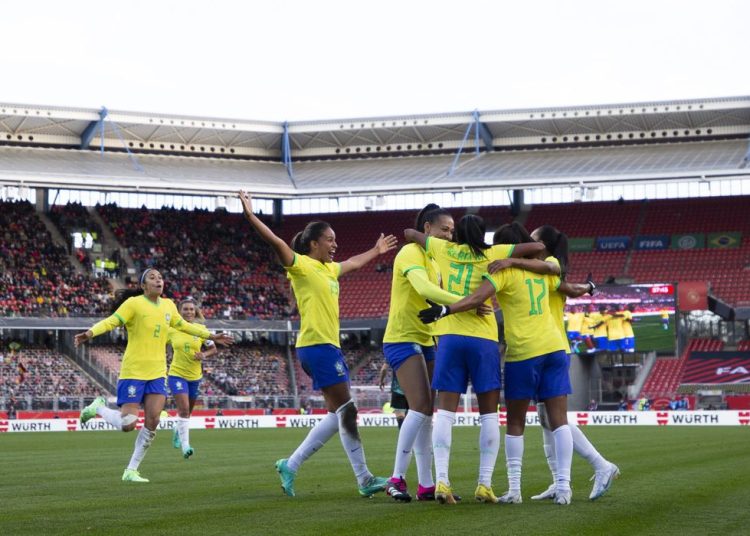 O Brasil deixou uma ótima impressão antes da disputa da Copa do Mundo de futebol feminino, pois derrotou a Alemanha por 2 a 1.