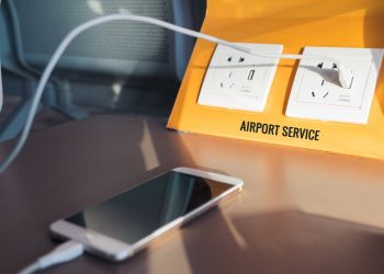 FBI aconselha a não usar entradas USB de aeroportos, hotéis e outros locais públicos. A entrada por ser alterada para infectar aparelhos.