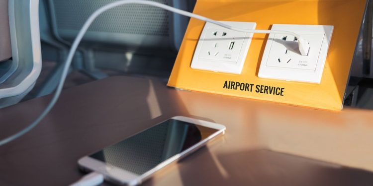 FBI aconselha a não usar entradas USB de aeroportos, hotéis e outros locais públicos. A entrada por ser alterada para infectar aparelhos.