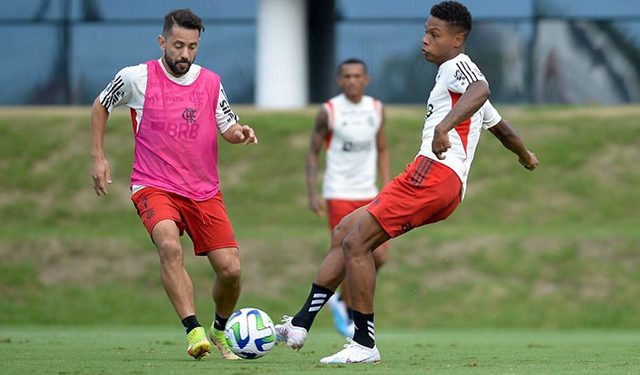 O Flamengo volta a campo neste domingo (23), contra o Internacional, pela segunda rodada do Campeonato Brasileiro.