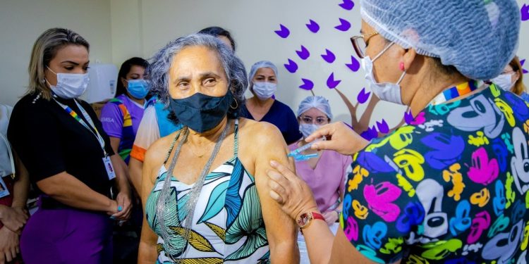 Feriado da Semana Santa  altera vacinação contra a Covid-19