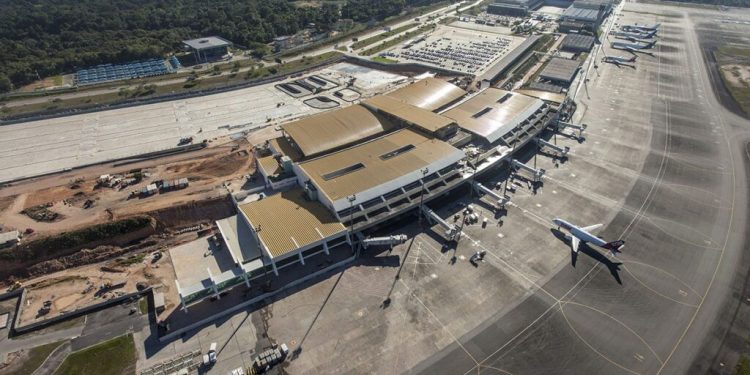 Uma manutenção corretiva em um dos trechos da pista no Aeroporto Internacional Eduardo Gomes, vai suspender os voos. Manutenção corretiva
