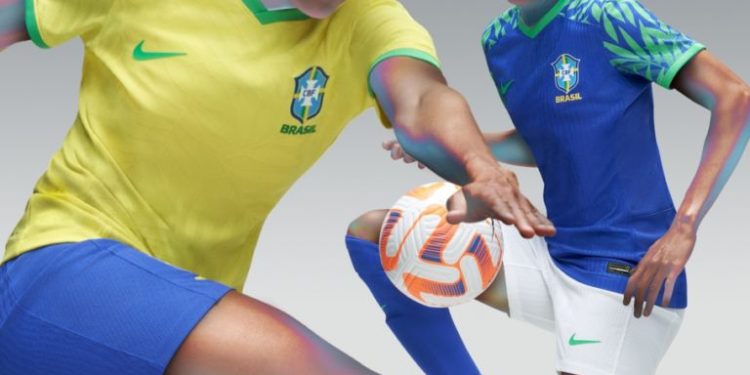 A Confederação Brasileira de Futebol (CBF), em parceria com a Nike, divulgou os novos uniformes da Seleção Brasileira em homenagem à Amazônia.