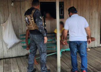 Uma mulher de 23 anos, foi resgatada na segunda-feira (10), após ser mantida em cárcere privado dentro de casa pelo. Mulher mantida.