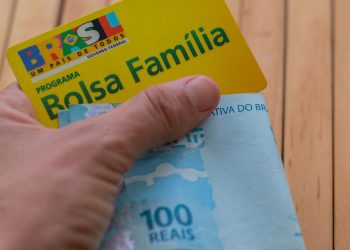 O governo federal bloqueou o Bolsa Família de 1,2 milhão de pessoas que dizem morar sozinhas e passaram a receber o benefício. Bolsa Família