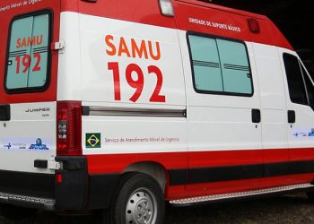 Uma idosa de 67 anos foi baleada com um tiro no rosto que atravessou a orelha, ao ter sua casa invadida por criminosos que. Idosa é