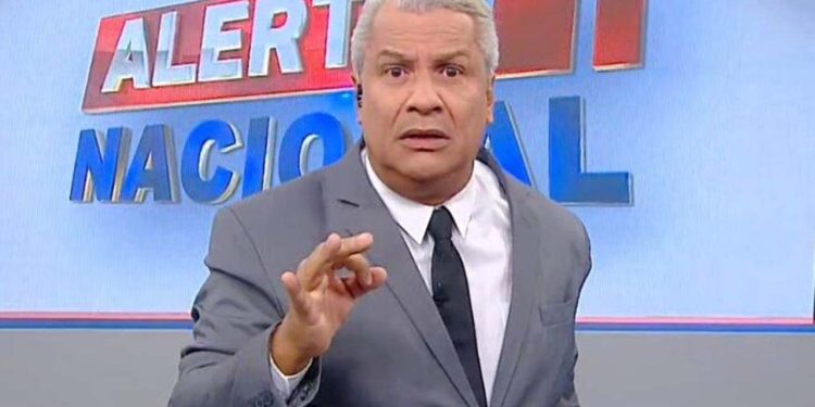 Sikêra Jr. teria sido demitido da RedeTV!. De acordo com o colunista Ricardo Feltrin, do UOL, a emissora informou aos representantes do apresentador que seu contrato não será renovado.
