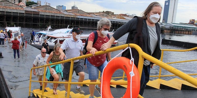 Mais de 13 mil turistas estrangeiros passaram por Manaus a bordo de luxuosos navios cruzeiros