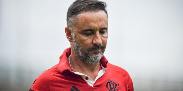O Flamengo anunciou nesta terça-feira  (11) que Vítor Pereira não é mais técnico da equipe.