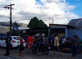 Motociclista morre após desviar de porta aberta de carro em Manaus