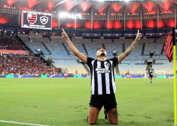 Nove anos e nove meses depois, aproximadamente, o Botafogo está de volta à liderança do Campeonato Brasileiro.