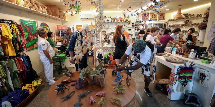 Trabalhadores do setor relatam como é apresentar o Amazonas para visitantes