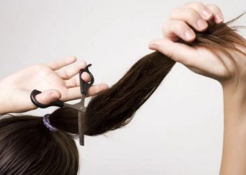 Uma mãe ficou revoltada após descobrir que o ex-marido quis cortar os cabelos da filha deles, sem que essa fosse a vontade da. Mãe se