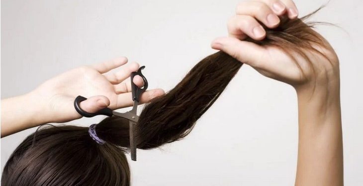 Uma mãe ficou revoltada após descobrir que o ex-marido quis cortar os cabelos da filha deles, sem que essa fosse a vontade da. Mãe se