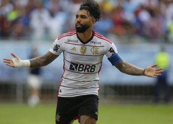 O Flamengo sofreu mas venceu o Bahia, na Arena Fonte Nova, no jogo que abriu a sexta rodada do Campeonato Brasileiro.