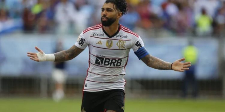 O Flamengo sofreu mas venceu o Bahia, na Arena Fonte Nova, no jogo que abriu a sexta rodada do Campeonato Brasileiro.