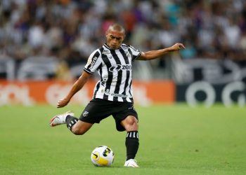 Flávio Dino determinou que a Polícia Federal (PF) instaure inquérito para investigar indícios de manipulação de resultados nos jogos.