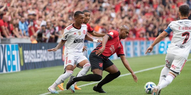 Furacão vence Flamengo de virada