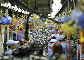 SOS Distrito, comércio e serviços no limbo; pão e circo pra galera celebrar