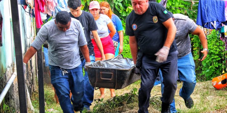 Mototaxista despenca de barranco e passageiro morre na queda