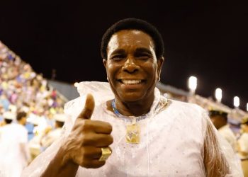 30 ficam feridos em acidente entre micro-ônibus e carreta