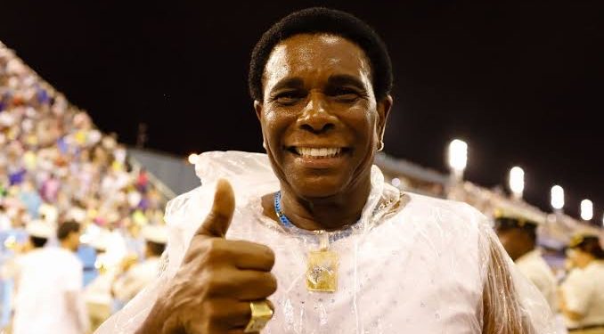 30 ficam feridos em acidente entre micro-ônibus e carreta