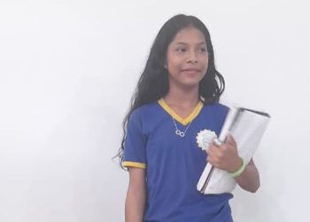 Uma adolescente morreu afogada após supostamente 'gazetar' aula para ir tomar banho no rio, no município de Parintins, interior do Amazonas. 