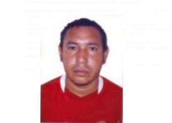 A Polícia Civil do Amazonas (PC-AM), por meio da Delegacia Especializada De Proteção ao Adolescente (Depca), divulga a imagem de Manoel Moreira de Brito, 42, procurado por estupro de vulnerável contra seu vizinho. Os abusos começaram quando a vítima tinha 9 anos. Polícia caça