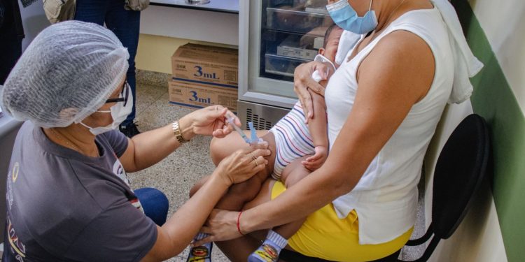 Para elevar a proteção da população infantil contra doenças imunopreveníveis na capital amazonense, inicia neste. Vacinação infantil