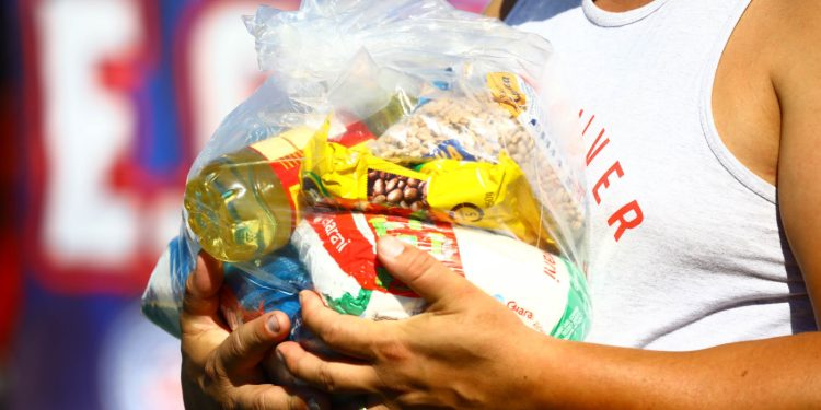 Cesta básica fica mais cara em 17 capitais