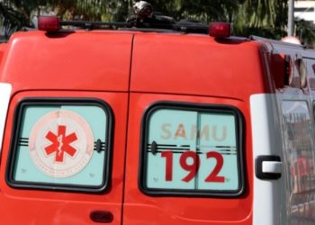 Um pedinte, que não teve o nome divulgado, levou uma surra de populares após tentar bater em um motorista com um pedaço. Pedinte tenta