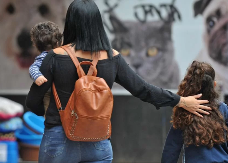 PL quer que criação de filho conte como tempo de serviço para aposentadoria