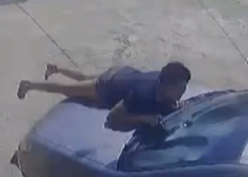 Uma jovem de 26 anos foi agredida pelo próprio marido de 30 anos que ainda ateou fogo nela e a arrastou no capô do carro. Vídeo: