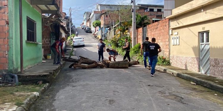 Polícia prende dupla na Zona Leste de Manaus
