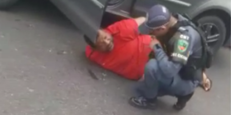 Eliomar Moraes Saldanha, o “Negão”, 44, foi preso pela polícia militar na sexta-feira (12), na Avenida Grande Cricular. Suspeito na