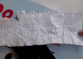 Uma menina de 11 anos espalhou bilhetes pela vizinhança com pedidos de socorro, no interior de São Paulo, por ser agredida pelos pais.