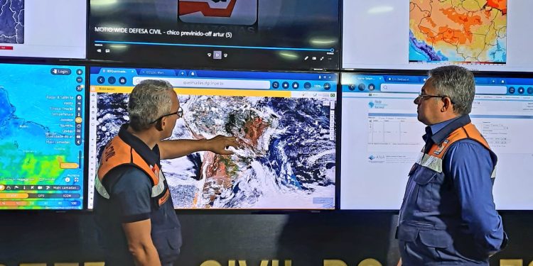 O Amazonas tem 14 municípios em situação de alerta por conta da cheia dos rios, de acordo com relatório mais recente da Defesa Civil, divulgado na última terça-feira (2).