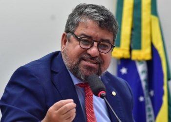 Vice-presidente do PT critica operação contra Bolsonaro: ‘Parem de espetáculo’