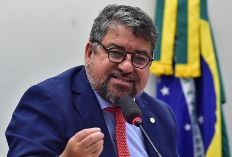 Vice-presidente do PT critica operação contra Bolsonaro: ‘Parem de espetáculo’