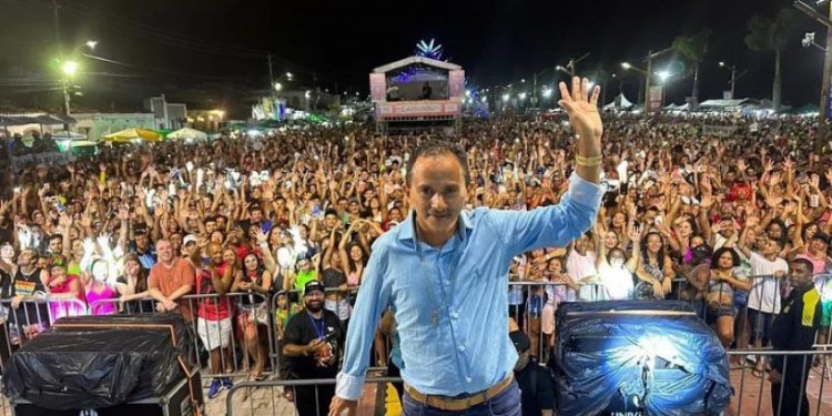 Leonardo Santana, atual gestor das redes sociais de Manoel Gomes, músico que viralizou em 2019 com o hit “Caneta Azul”, está. Empresário do