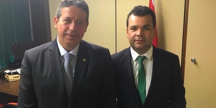 Lira demite secretário da liderança do PP após investigação sobre troca de dinheiro vivo